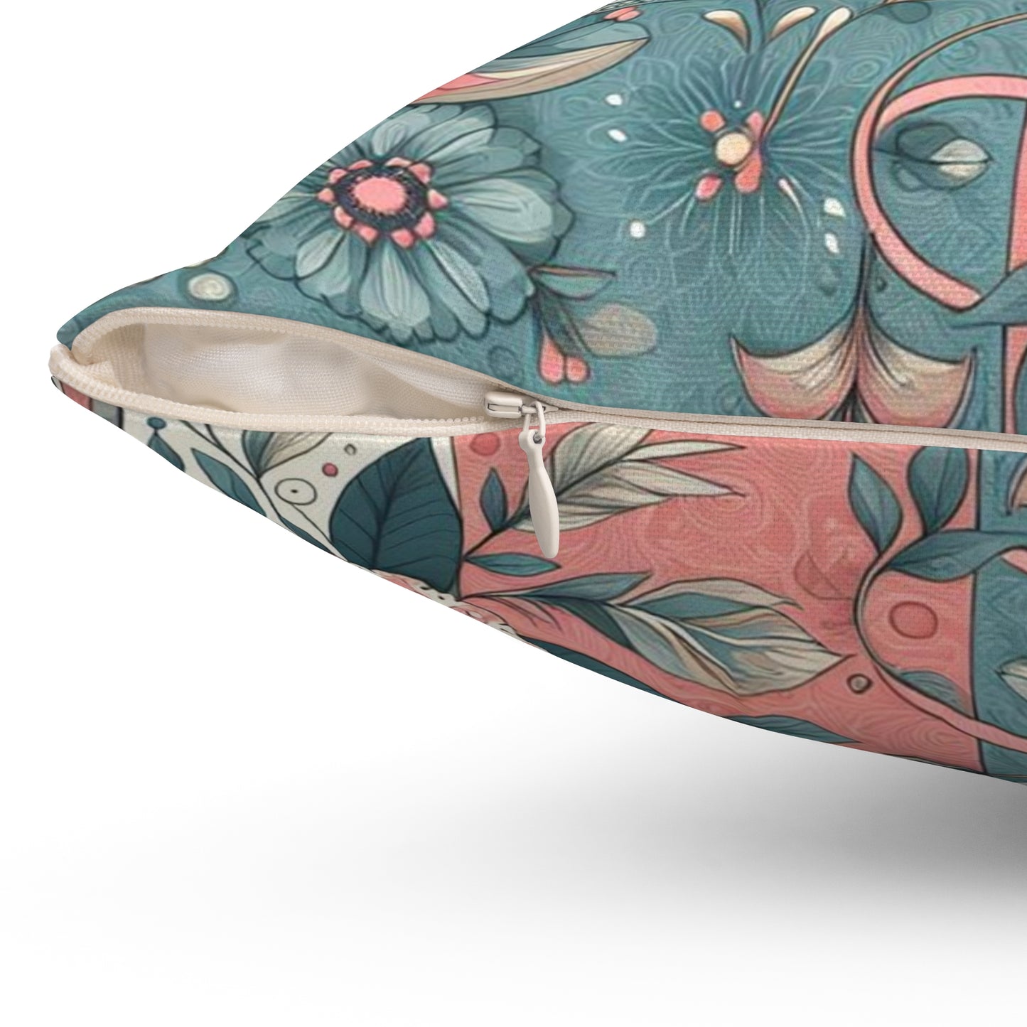 Coussin carré à motif floral bohème : une décoration d'intérieur chaleureuse pour toutes les occasions